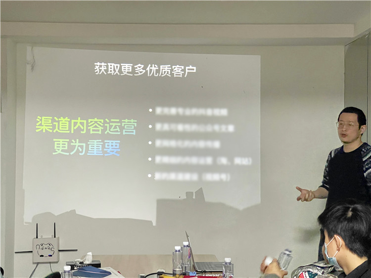 小帥給音豪規(guī)劃來年的方向.jpg